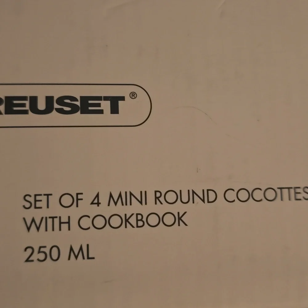 Le Creuset Signature 8 oz. Petite Cocottes with Cookbook,Set of 4,Retail $143.95
